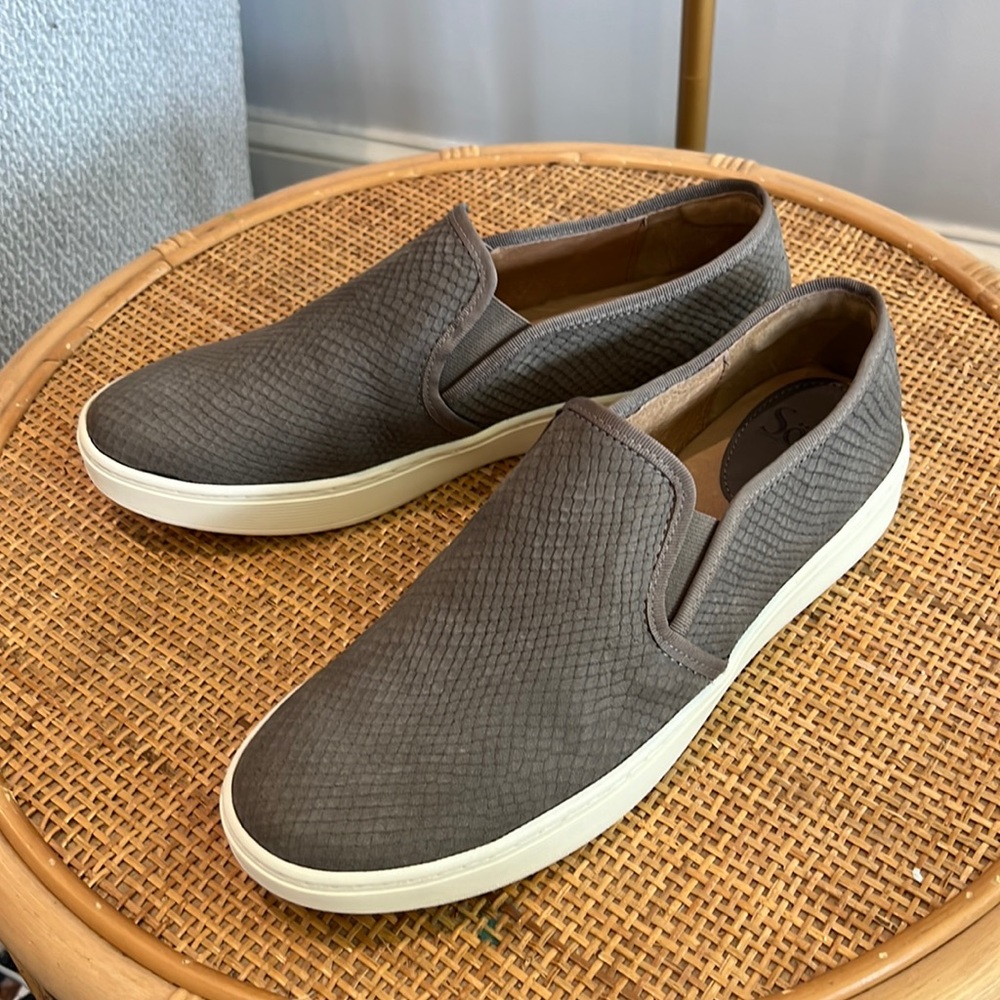 Sofft women’s slip-on sneaker NWOT